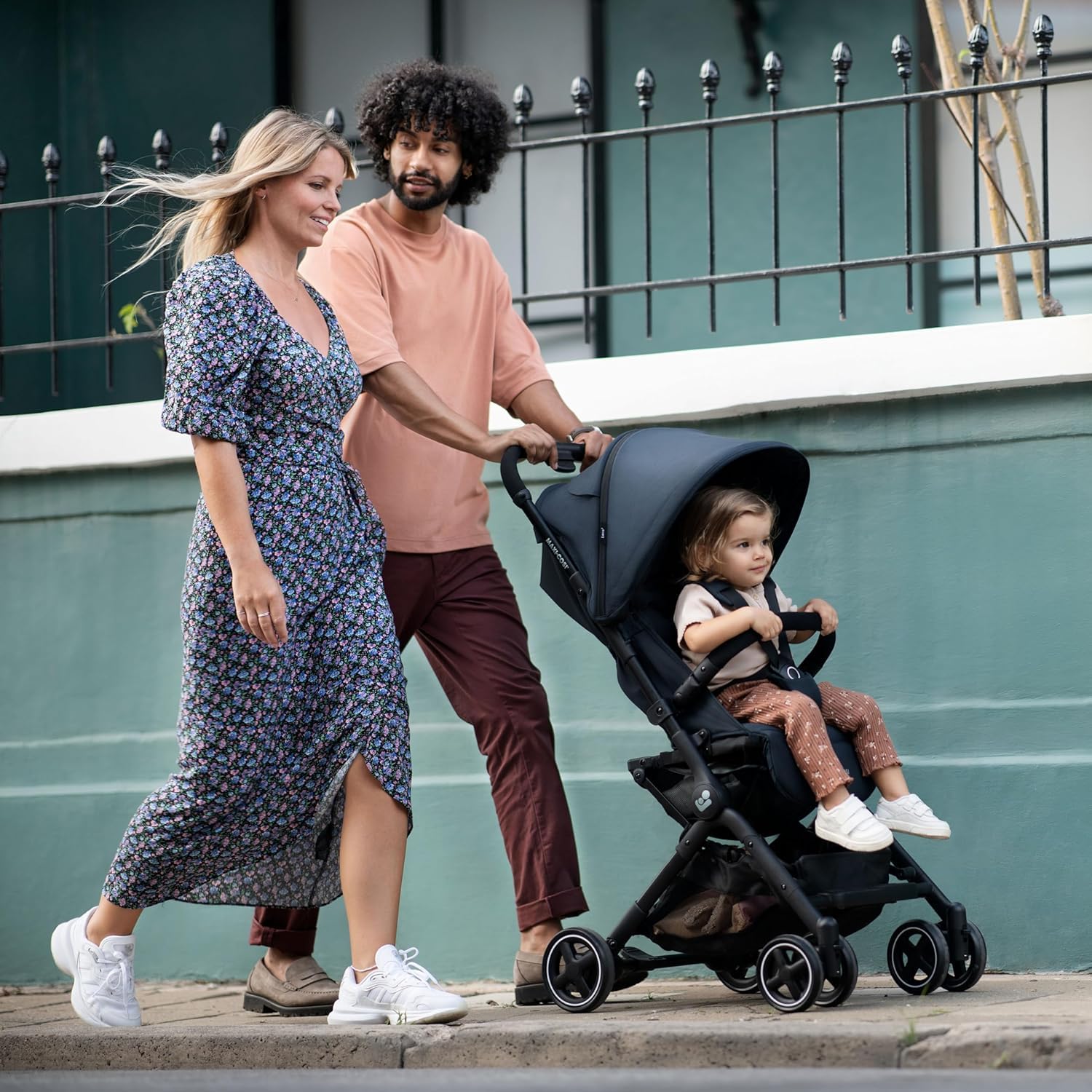 Maxi-Cosi Lara² Buggy, 0–4 Jahre, bis 22 kg, ultraleicht, kompakt klappbar, 3 Liegepositionen, Essential Black